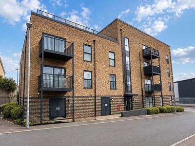 2 bedroom Flat for sale