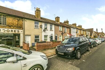 St. Albans Road, 2 bedroom Mid Terrace House to rent, &pound;1,500 pcm