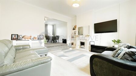 St. Vincents Road, 3 bedroom Mid Terrace House to rent, &pound;1,900 pcm