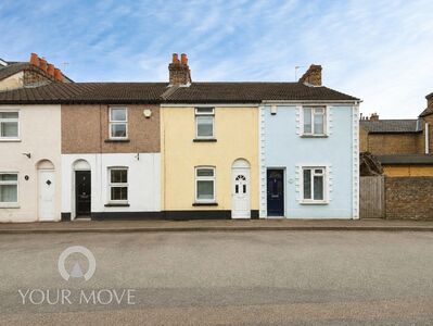 3 bedroom Mid Terrace House for sale