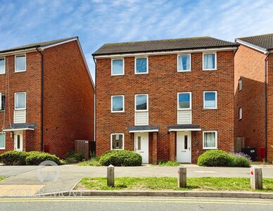 5 bedroom Semi Detached House for sale