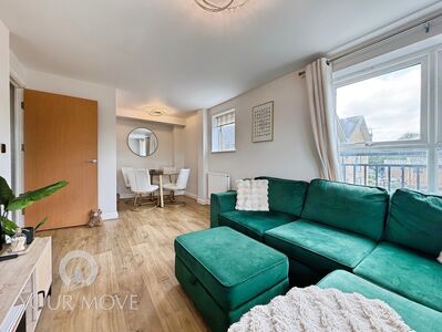 2 bedroom Flat for sale