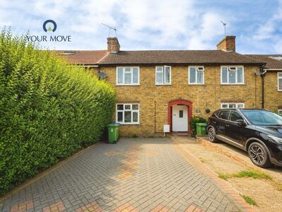 3 bedroom Mid Terrace House for sale