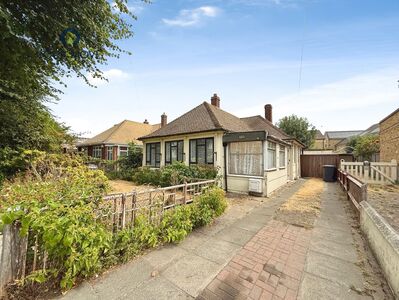 Invicta Road, 2 bedroom Detached Bungalow for sale, &pound;225,000