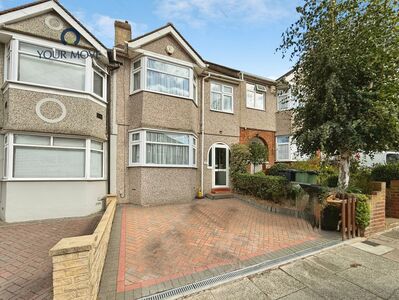 3 bedroom Mid Terrace House for sale