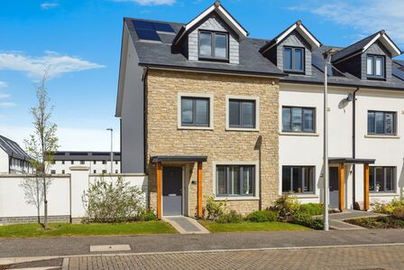 4 bedroom End Terrace House for sale