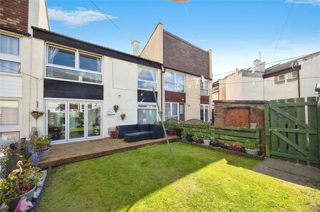 3 bedroom Mid Terrace House for sale