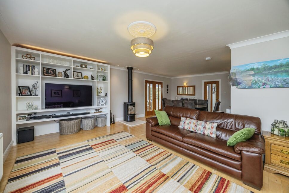 Lounge / Dining