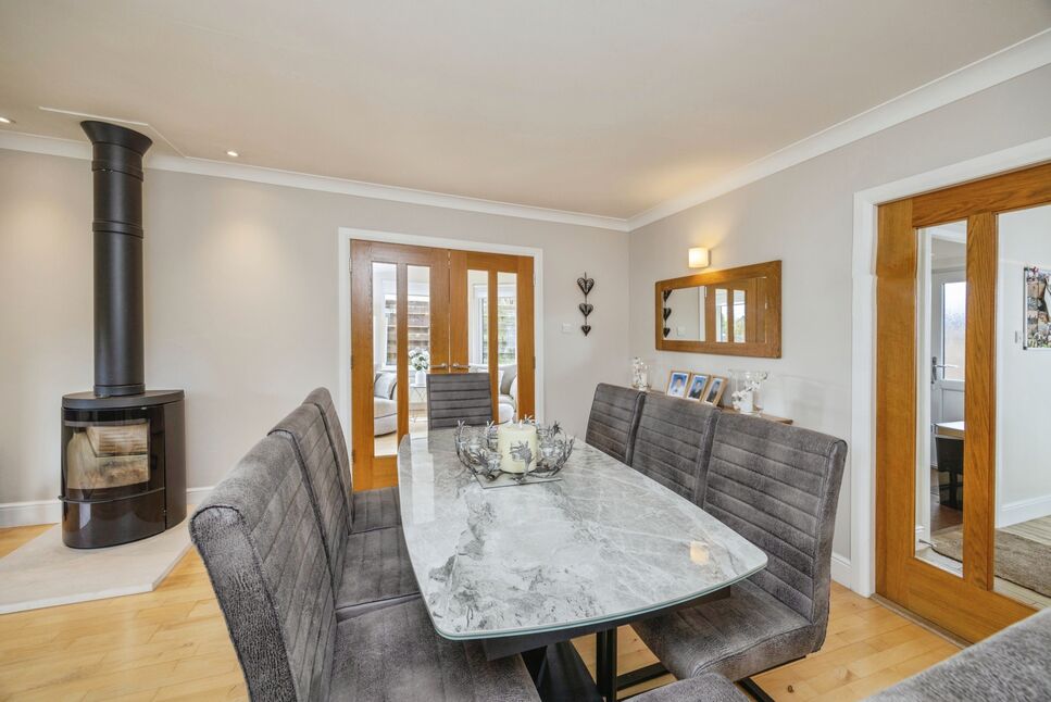 Lounge / Dining