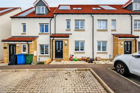 3 bedroom Mid Terrace House for sale
