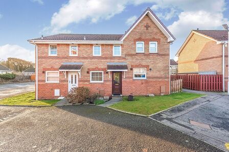 Parklands Crescent, 2 bedroom Mid Terrace House to rent, &pound;1,100 pcm