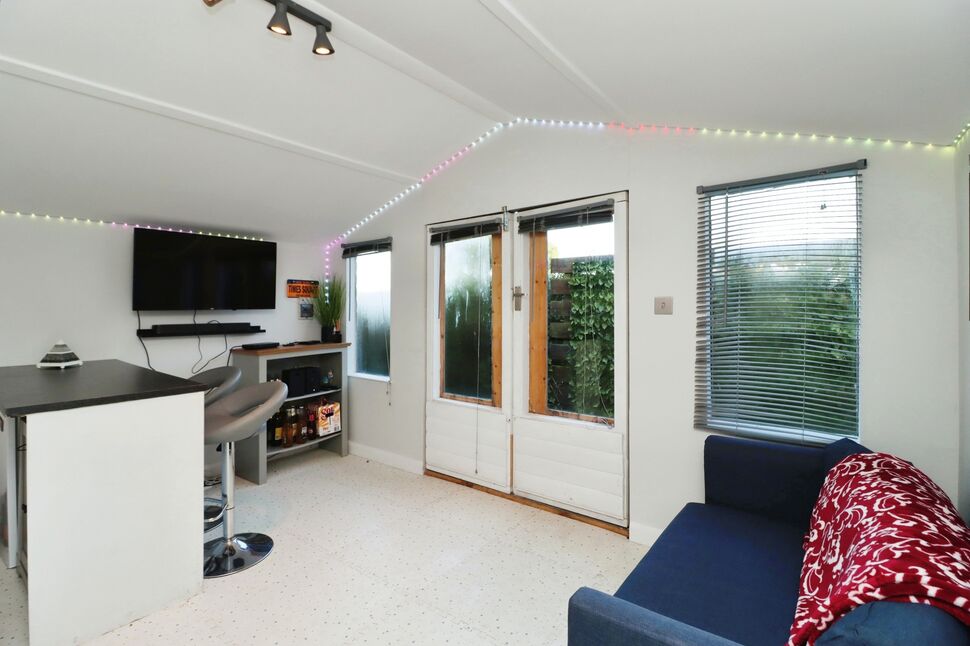 3 bedroom Mid Terrace House for sale, Parkside Street, Rosyth, KY11 £