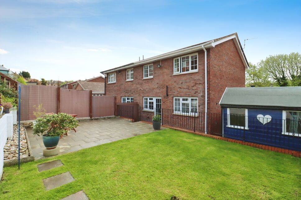 3 bedroom Semi Detached House for sale, Russell Grove, Burntisland, KY3