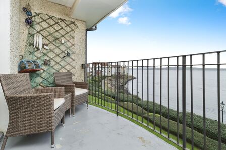 2 bedroom  Flat for sale