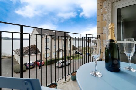 Spinnaker Way, 2 bedroom  Flat for sale, £225,000