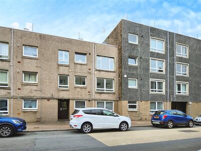 High Street, 2 bedroom  Flat to rent, £750 pcm