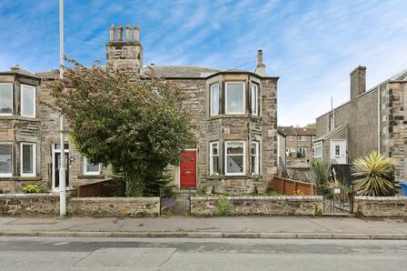 Broomhill Avenue, 2 bedroom End Terrace Flat for sale, £139,995