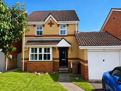 Parklands Crescent, 3 bedroom Detached House to rent, &pound;1,595 pcm