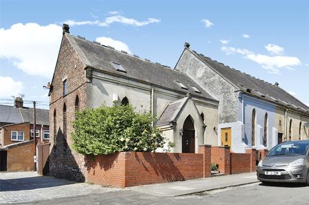 3 bedroom End Terrace Property for sale