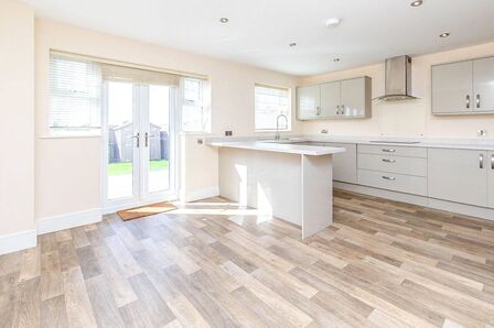 3 bedroom Mid Terrace House for sale