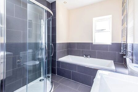3 bedroom Mid Terrace House for sale