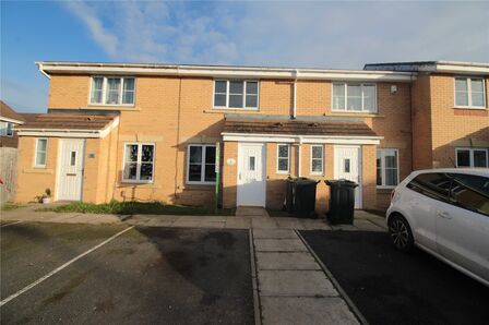 Blackmoor Close, 3 bedroom Mid Terrace House for sale, £125,000