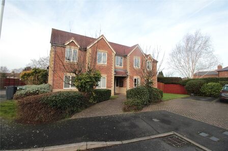 Bluebell Close, 2 bedroom  Flat for sale, £100,000