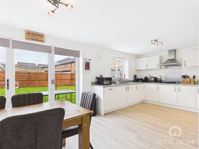 Creebeck Drive, 4 bedroom Detached House for sale, £325,000