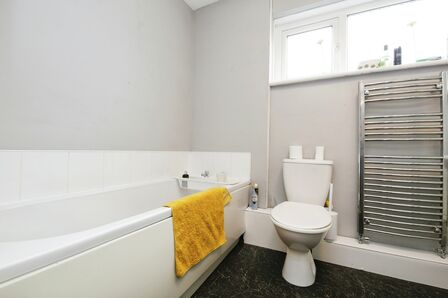 3 bedroom Mid Terrace House for sale