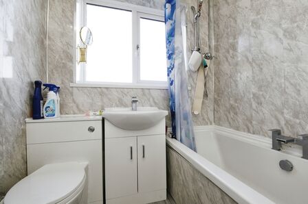 Walton Heath, 3 bedroom Detached House for sale, £160,000