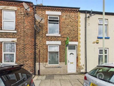 2 bedroom Mid Terrace House for sale