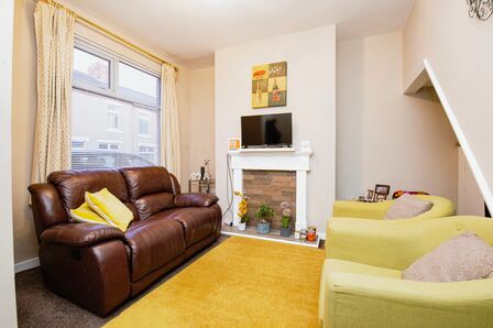 2 bedroom Mid Terrace House for sale