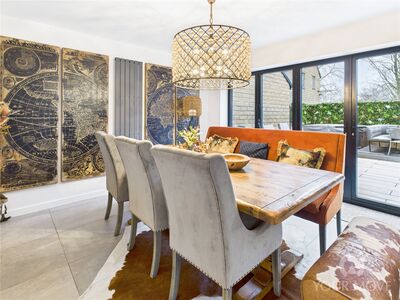 Wellington Drive, 4 bedroom Detached House for sale, £300,000