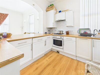 Whessoe Road, 2 bedroom  Flat for sale, £75,000