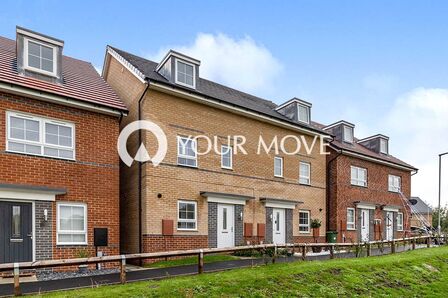 4 bedroom Semi Detached House to rent