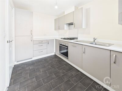 Wellhouse Road, 2 bedroom Mid Terrace House for sale, £125,000