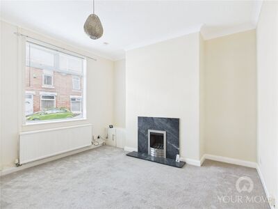 2 bedroom Mid Terrace House to rent