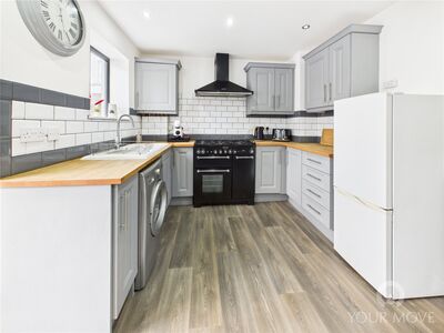 2 bedroom Mid Terrace House for sale