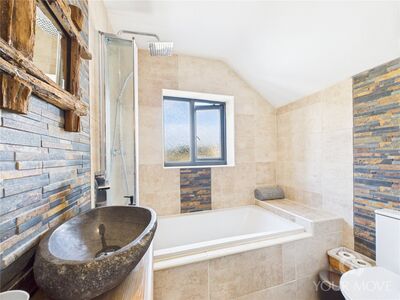2 bedroom Mid Terrace House for sale