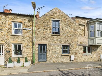 2 bedroom Mid Terrace House for sale