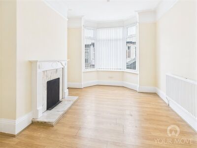 2 bedroom Mid Terrace House for sale