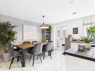 4 bedroom Semi Detached House for sale