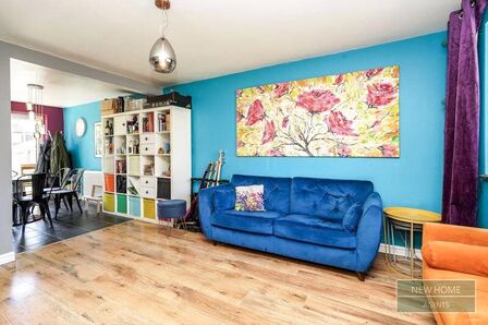 Earl Close, 3 bedroom Semi Detached House for sale, &pound;150,000