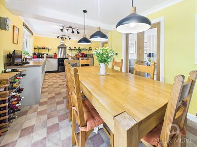 Lady Kathryn Grove, 4 bedroom Detached House for sale, £280,000