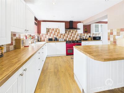 Main Road, 5 bedroom End Terrace House for sale, £600,000