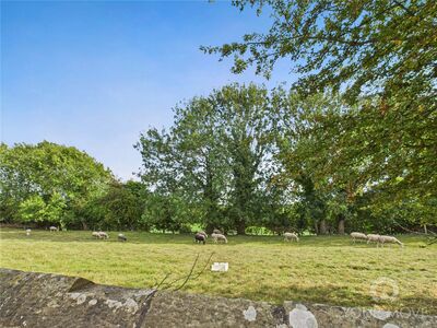 5 bedroom End Terrace House for sale