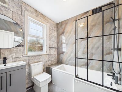 5 bedroom End Terrace House for sale