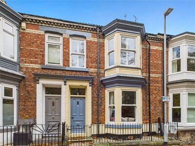 3 bedroom Mid Terrace House for sale