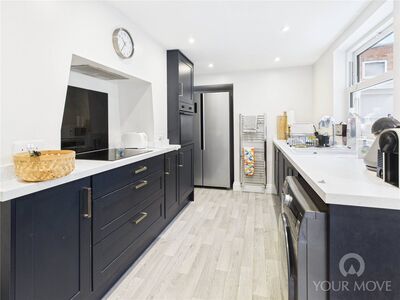 3 bedroom Mid Terrace House for sale