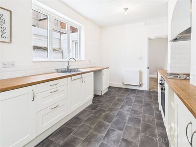 3 bedroom Mid Terrace House for sale